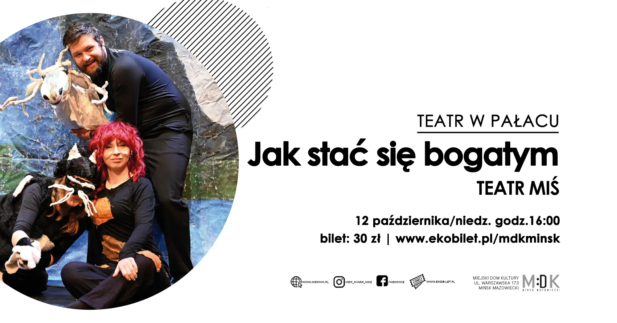 Kliknięcie powiększy obraz. Trzy osoby w czarnych strojach teatralnych, jedna z czerwonymi włosami siedzi na podłodze, druga przykuca trzymając dużą maskę, trzeci stoi trzymając inną maskę na tle kolorowej scenografii, obok informacje o spektaklu.