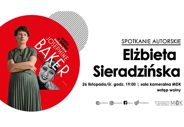 Po lewej kobieta stoi z założonymi rękoma na tle czerwonego koła z grafiką książki „Josephine Baker”. Po prawej stronie czarny tekst na białym tle.