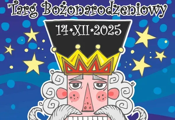 Kolorowa ilustracja z napisem Targ Bożonarodzeniowy i datą 14 XII 2025 na granatowym tle z żółtymi gwiazdami. W centrum rysunek twarzy króla w złotej koronie z białymi, kręconymi włosami i wąsami.