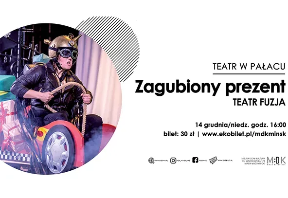 Po lewej w kole aktor w skórzanej kurtce i hełmie ze śrubkami trzyma gruby sznur, siedząc w teatralnej rekwizytowej maszynie wyścigowej z prezentami z tyłu, Po prawej na białym tle czarnymi literami informacje o wydarzeniu