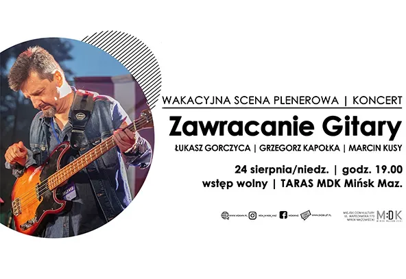 Mężczyzna gra na gitarze basowej podczas koncertu, obok znajduje się tekst promujący wydarzenie "Zawracanie Gitary", z datą i lokalizacją.