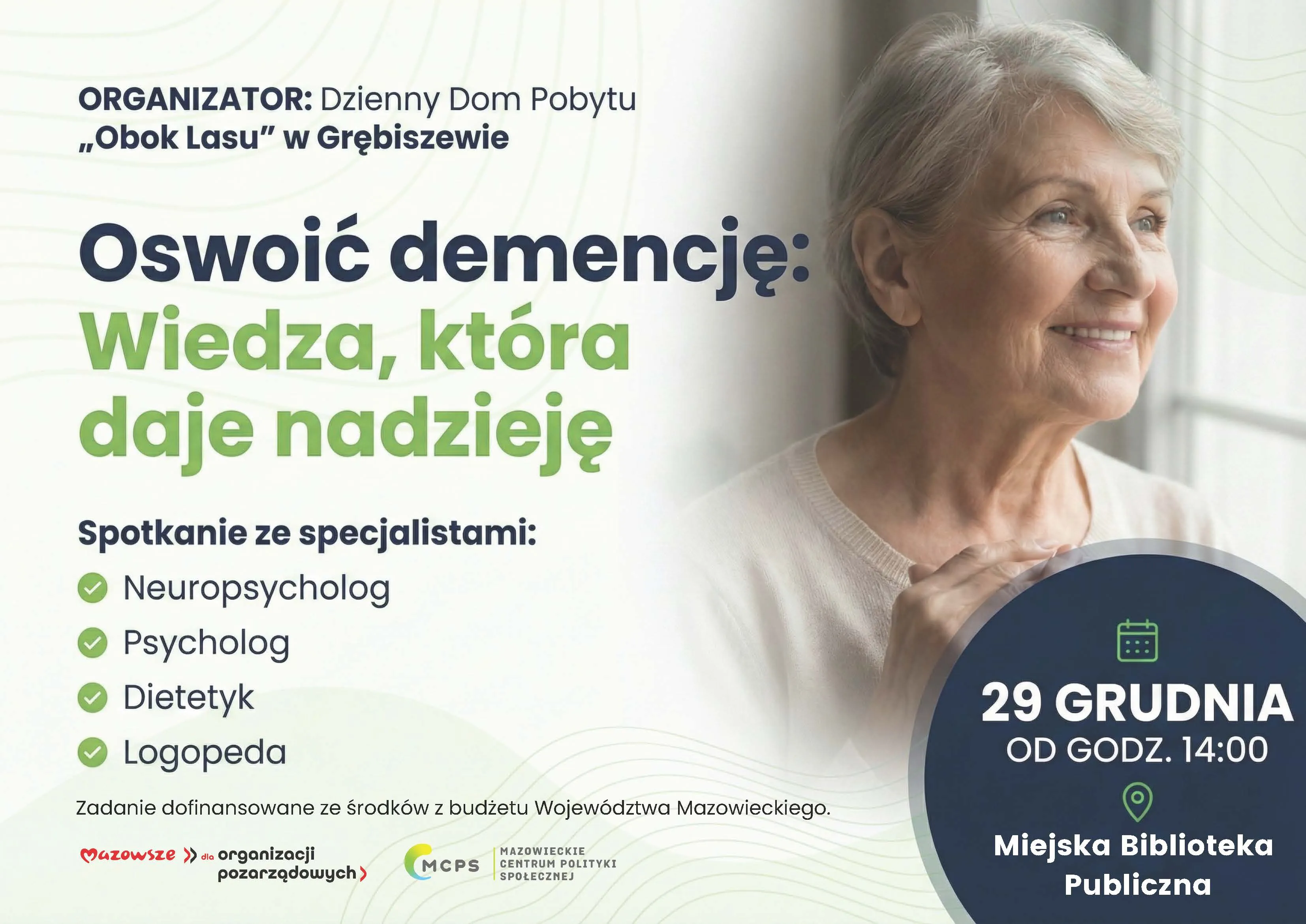 Po lewej stronie na jasnym tle tekst w kolorze czarnym i zielonym dotyczący wydarzenia. Po prawej stronie starsza kobieta patrząca przez okno, uśmiechnięta. Na dole po prawej w granatowym kole data i miejsce wydarzenia.